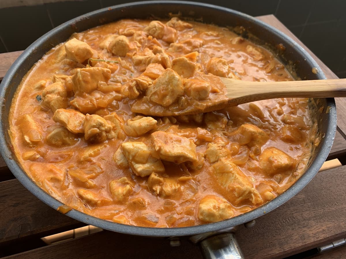pollo al curry con leche coco presentación